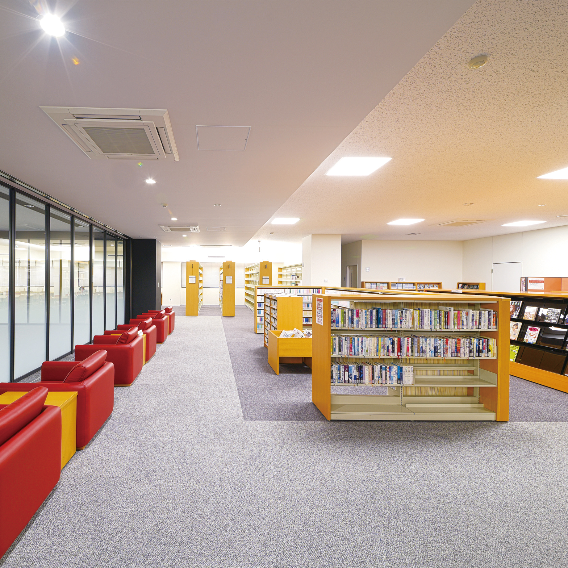 4F 図書館